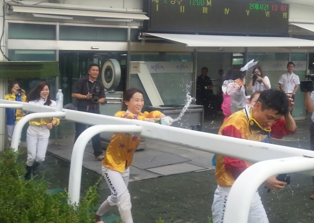 Moon Se Young - seen here being greeted by the female members of the weighing room after his 1000th winner, dominated Seoul