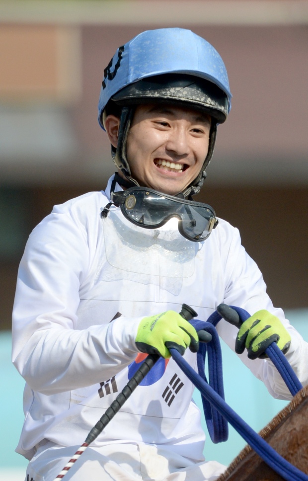 Kim Dong Soo returns victorious on Ganginhae (Pic: Ross Holburt)